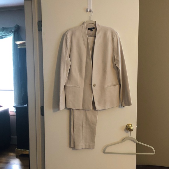 Ann Taylor Women's Cream Suit Set - Picture 1 of 1